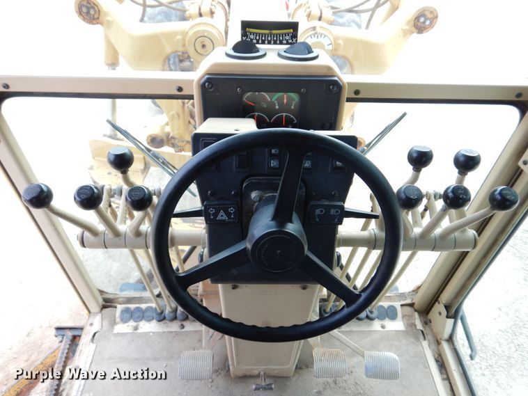 image for item IM9663 2005 Caterpillar 12H  motor grader