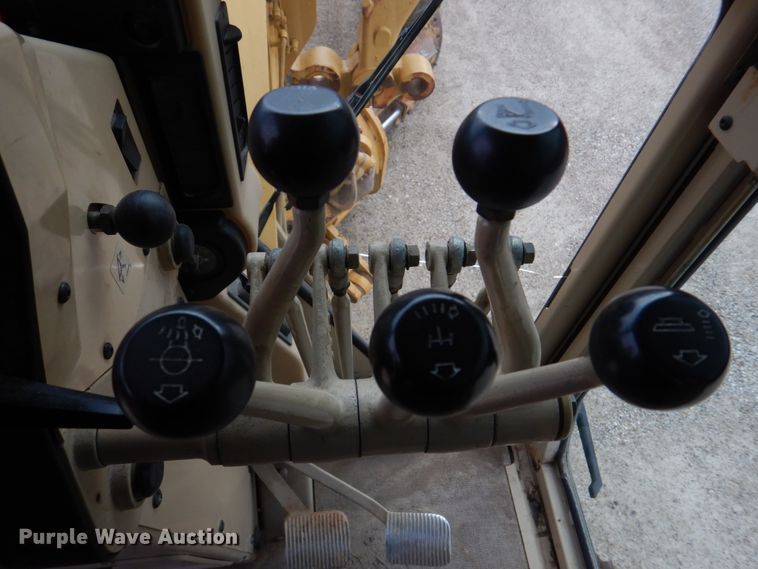 image for item IM9663 2005 Caterpillar 12H  motor grader