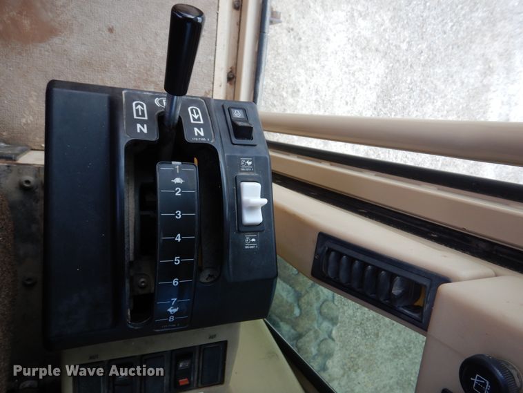 image for item IM9663 2005 Caterpillar 12H  motor grader