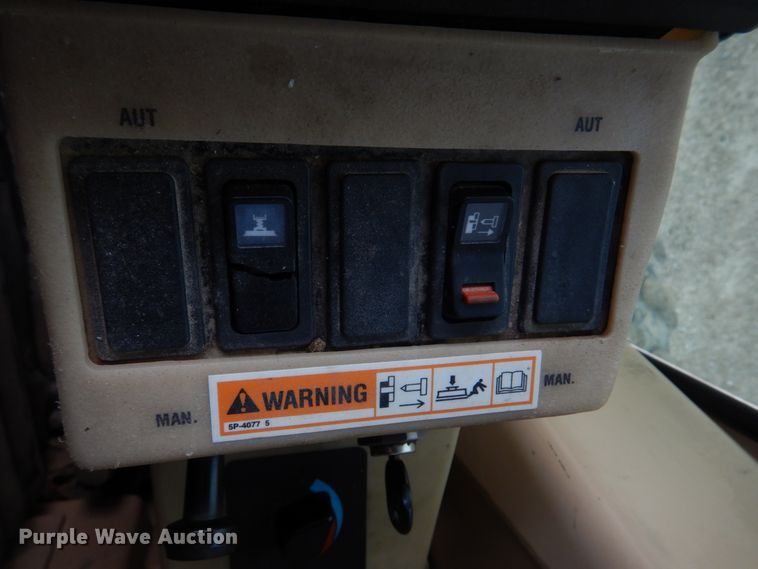 image for item IM9663 2005 Caterpillar 12H  motor grader