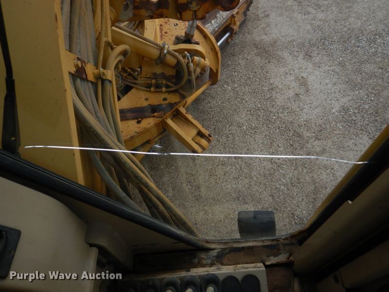 image for item IM9663 2005 Caterpillar 12H  motor grader