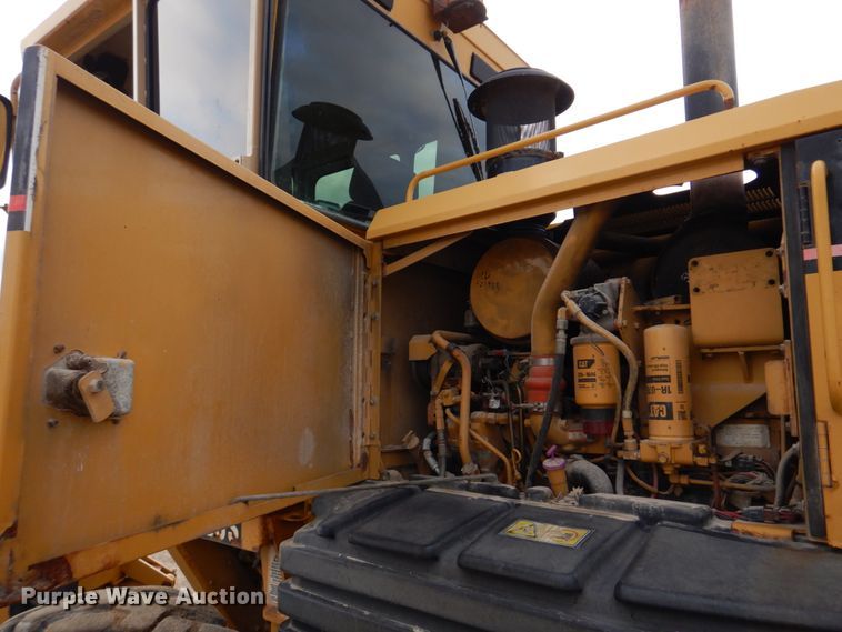 image for item IM9663 2005 Caterpillar 12H  motor grader