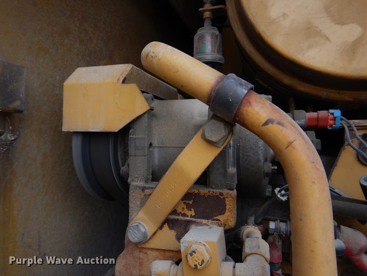 image for item IM9663 2005 Caterpillar 12H  motor grader