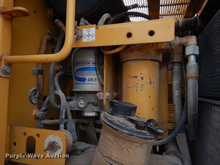 image for item IM9663 2005 Caterpillar 12H  motor grader