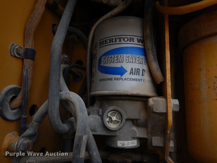 image for item IM9663 2005 Caterpillar 12H  motor grader