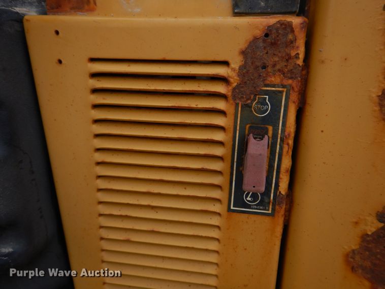 image for item IM9663 2005 Caterpillar 12H  motor grader