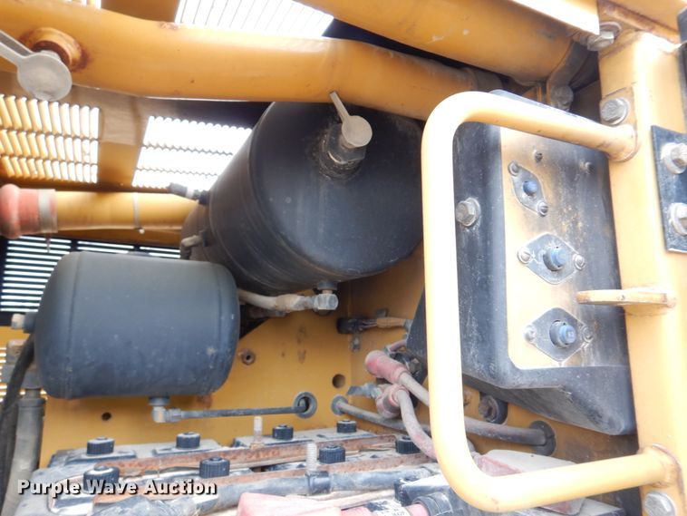 image for item IM9663 2005 Caterpillar 12H  motor grader