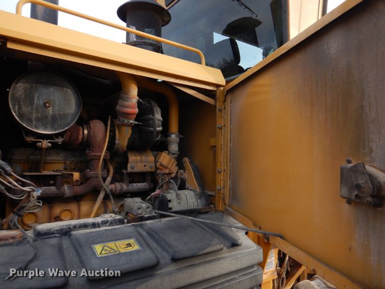 image for item IM9663 2005 Caterpillar 12H  motor grader