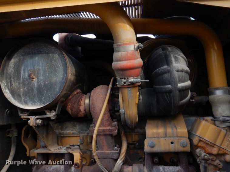 image for item IM9663 2005 Caterpillar 12H  motor grader