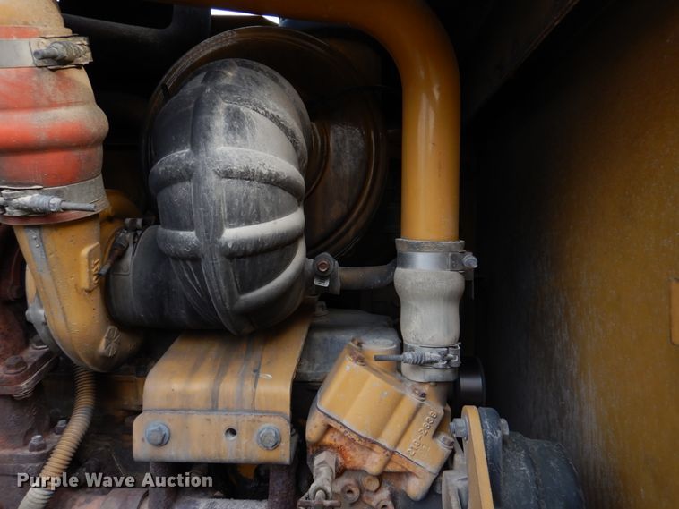 image for item IM9663 2005 Caterpillar 12H  motor grader