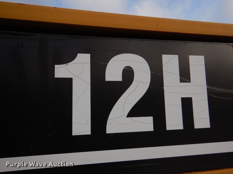 image for item IM9663 2005 Caterpillar 12H  motor grader