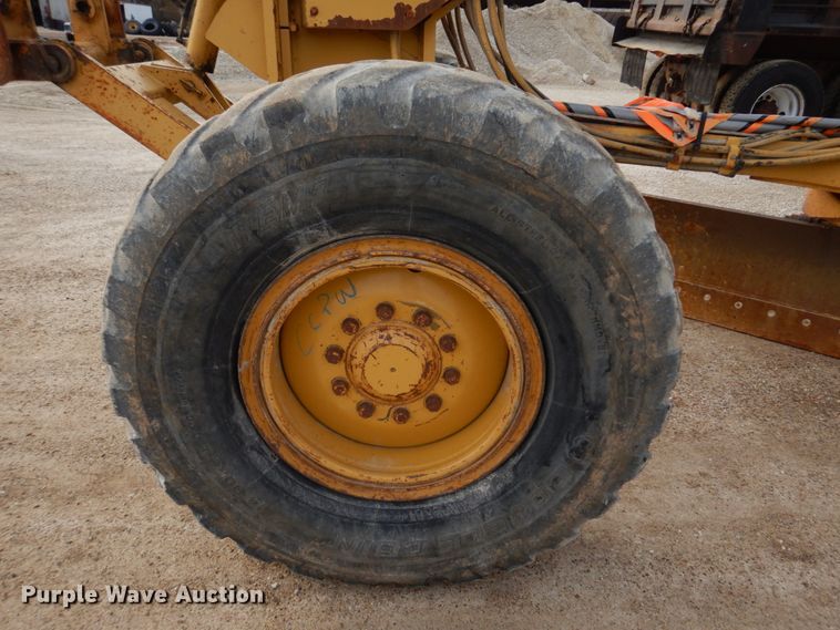 image for item IM9663 2005 Caterpillar 12H  motor grader