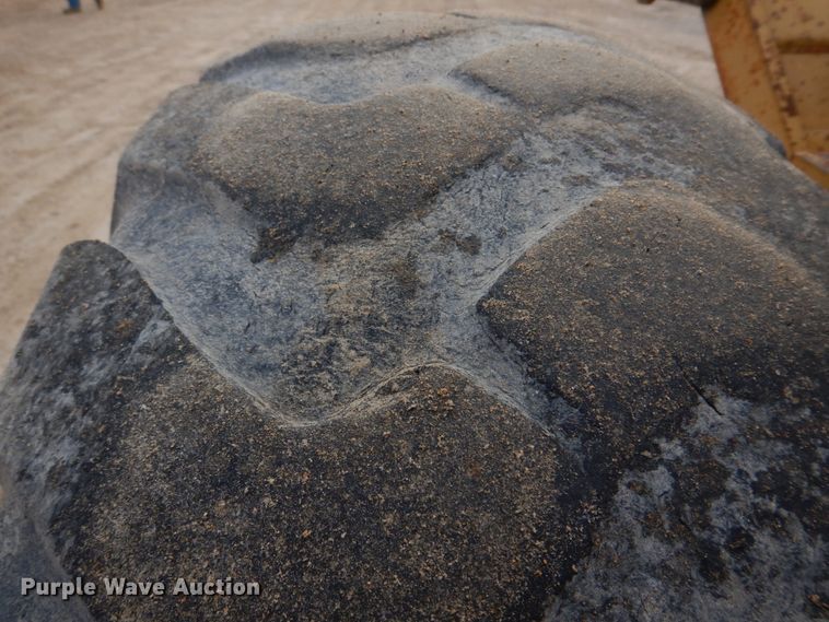 image for item IM9663 2005 Caterpillar 12H  motor grader