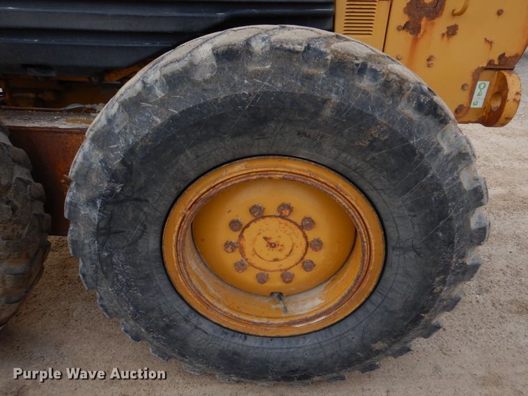 image for item IM9663 2005 Caterpillar 12H  motor grader