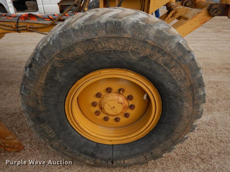 image for item IM9663 2005 Caterpillar 12H  motor grader