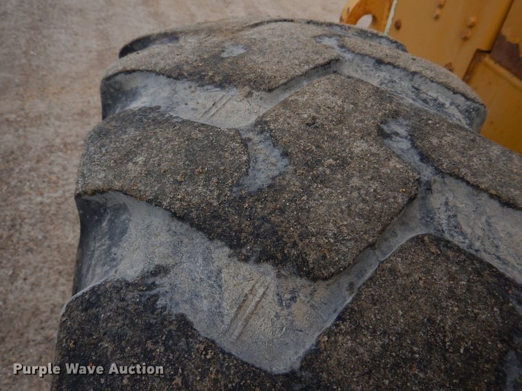 image for item IM9663 2005 Caterpillar 12H  motor grader