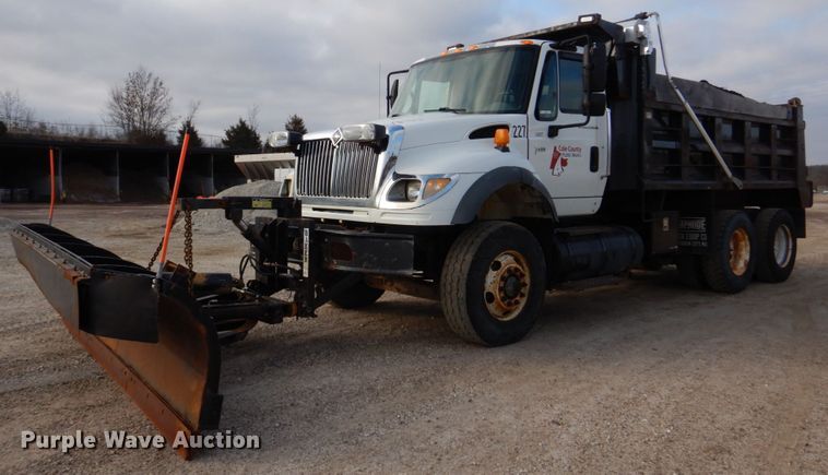 image for item IM9664 2004 International 7600  dump truck