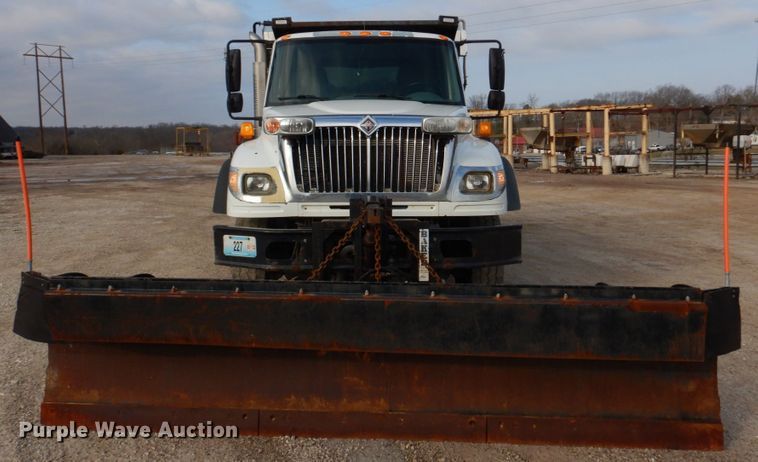 image for item IM9664 2004 International 7600  dump truck