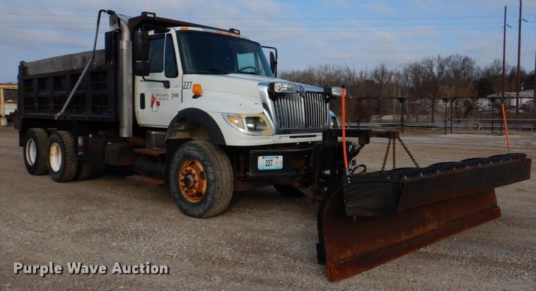 image for item IM9664 2004 International 7600  dump truck