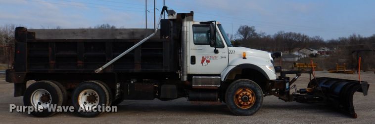 image for item IM9664 2004 International 7600  dump truck