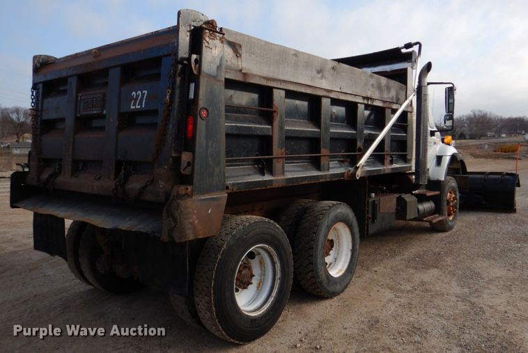 image for item IM9664 2004 International 7600  dump truck