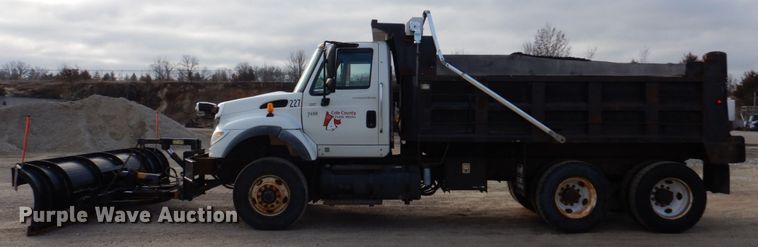 image for item IM9664 2004 International 7600  dump truck