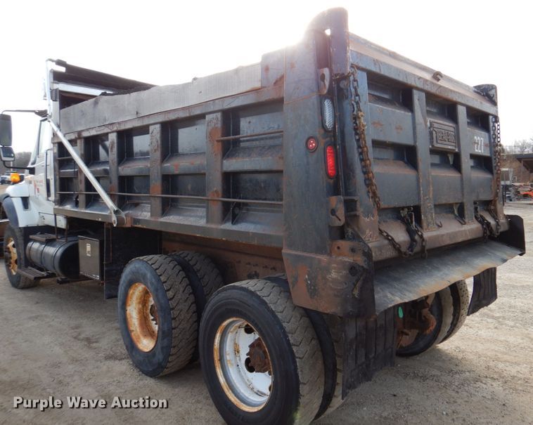 image for item IM9664 2004 International 7600  dump truck