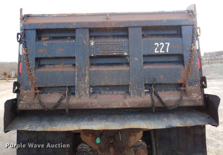 image for item IM9664 2004 International 7600  dump truck