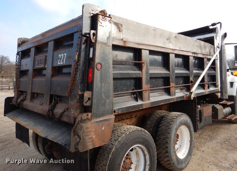 image for item IM9664 2004 International 7600  dump truck