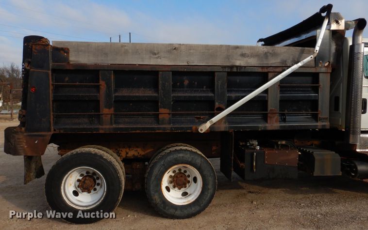 image for item IM9664 2004 International 7600  dump truck