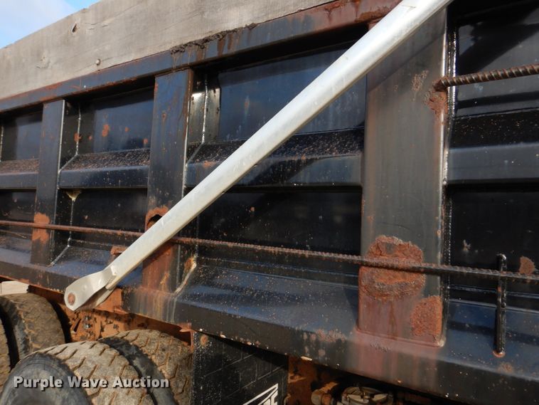 image for item IM9664 2004 International 7600  dump truck