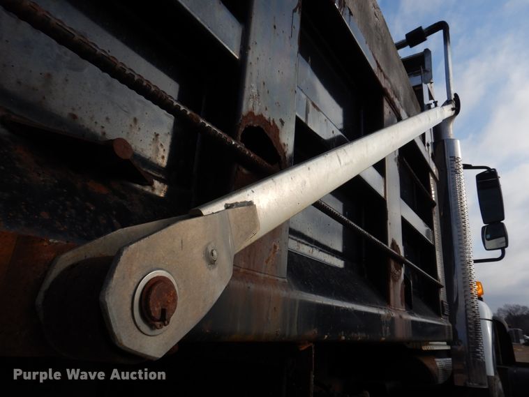 image for item IM9664 2004 International 7600  dump truck