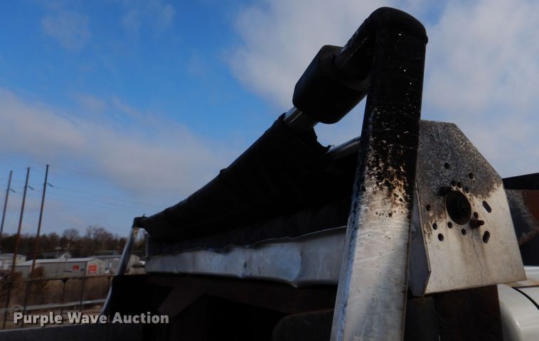 image for item IM9664 2004 International 7600  dump truck