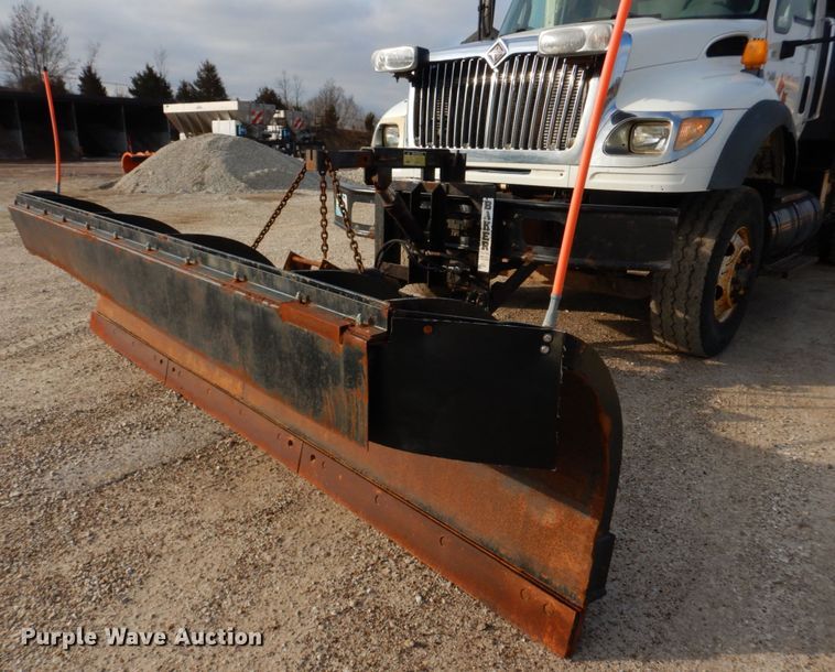 image for item IM9664 2004 International 7600  dump truck