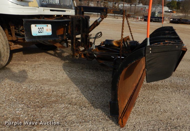 image for item IM9664 2004 International 7600  dump truck