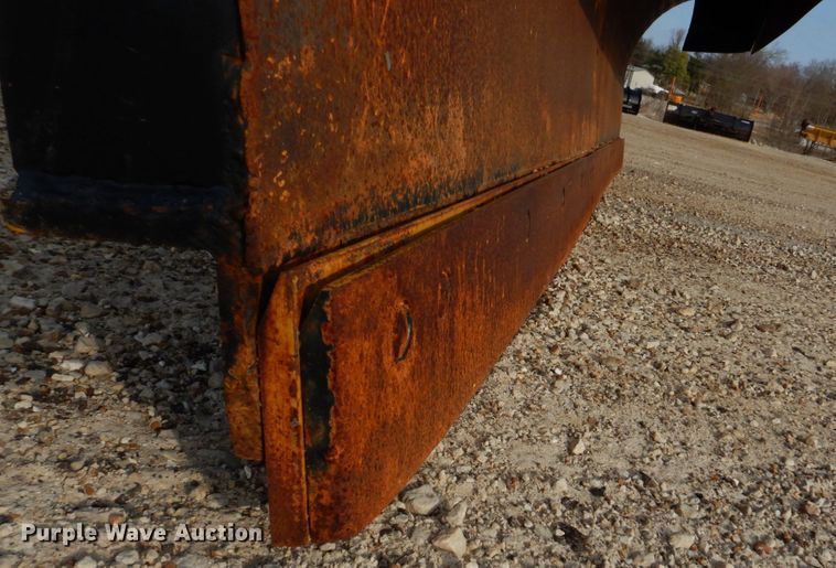 image for item IM9664 2004 International 7600  dump truck