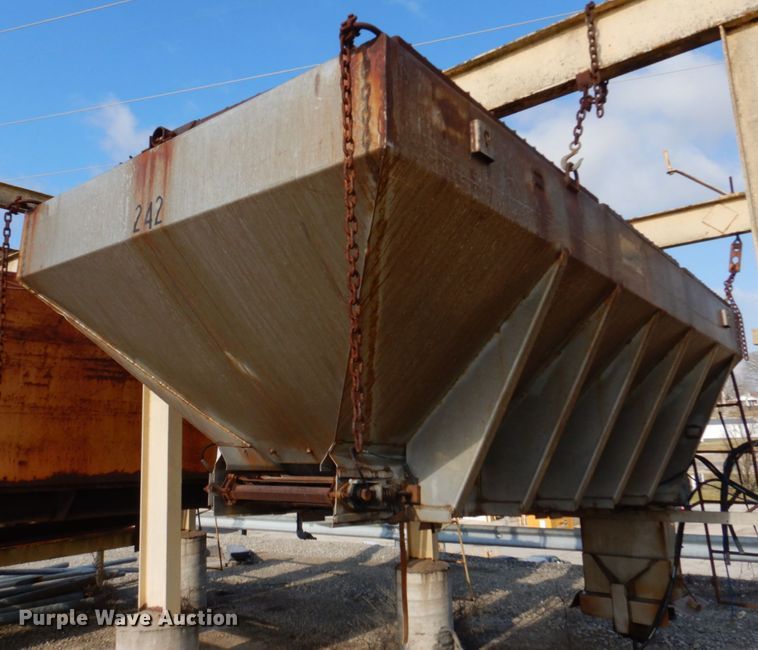 image for item IM9664 2004 International 7600  dump truck