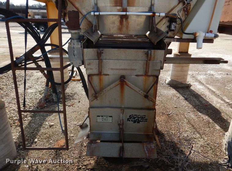 image for item IM9664 2004 International 7600  dump truck