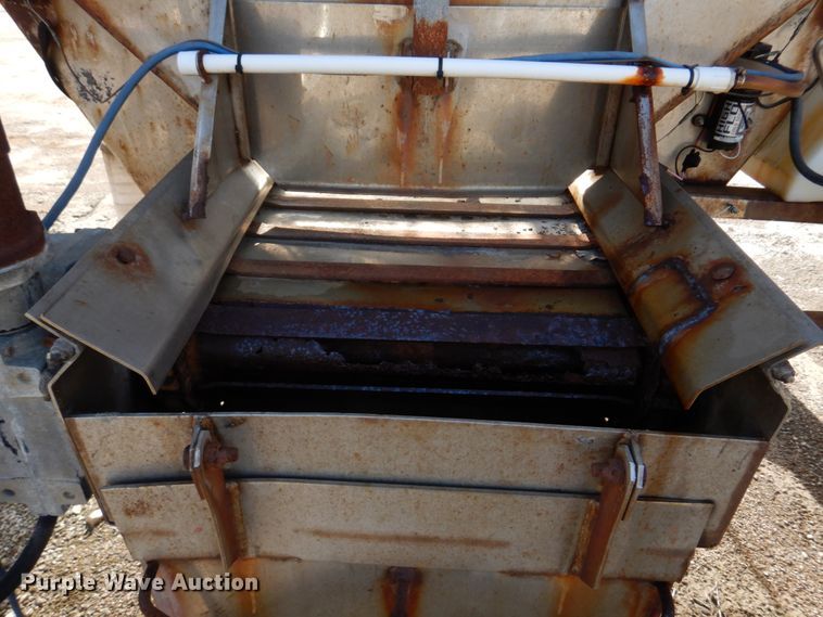 image for item IM9664 2004 International 7600  dump truck