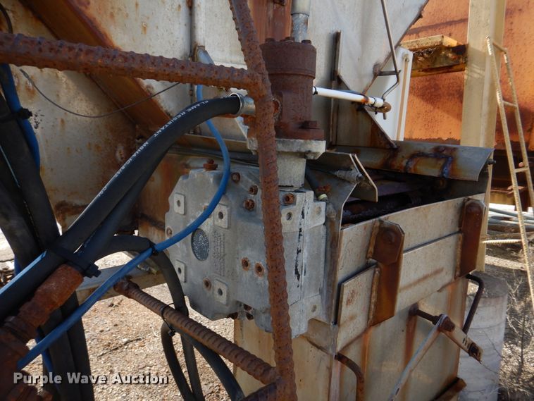 image for item IM9664 2004 International 7600  dump truck