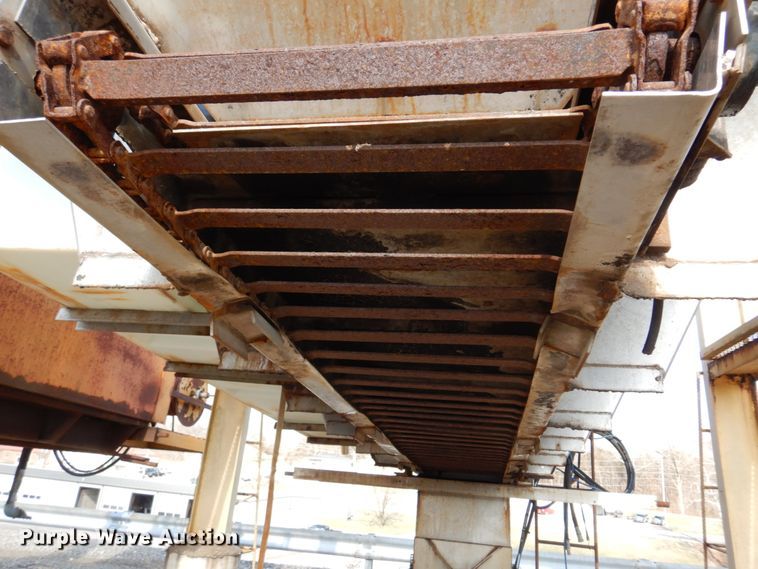 image for item IM9664 2004 International 7600  dump truck