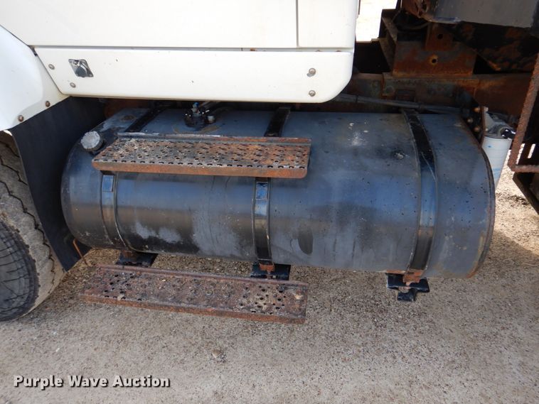 image for item IM9664 2004 International 7600  dump truck