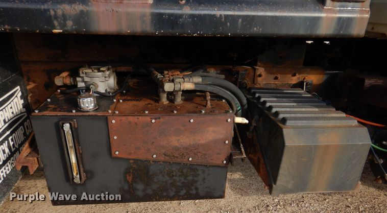 image for item IM9664 2004 International 7600  dump truck