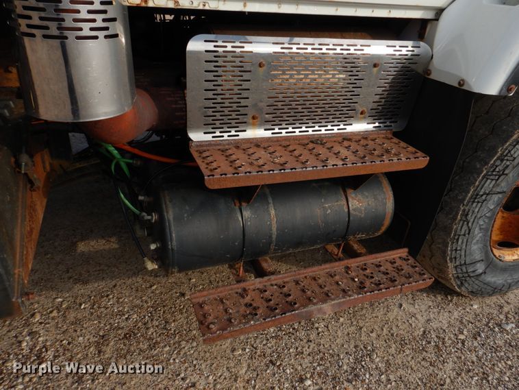 image for item IM9664 2004 International 7600  dump truck