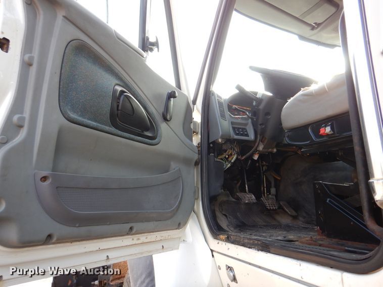 image for item IM9664 2004 International 7600  dump truck