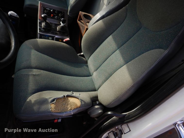 image for item IM9664 2004 International 7600  dump truck