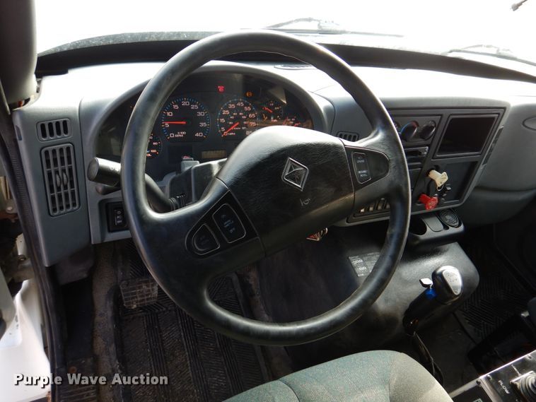 image for item IM9664 2004 International 7600  dump truck