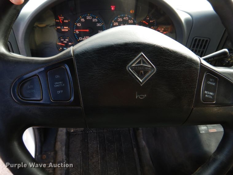 image for item IM9664 2004 International 7600  dump truck