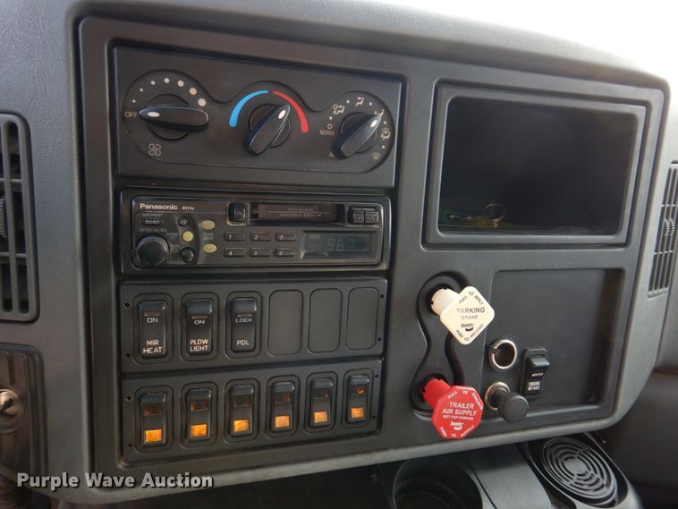 image for item IM9664 2004 International 7600  dump truck