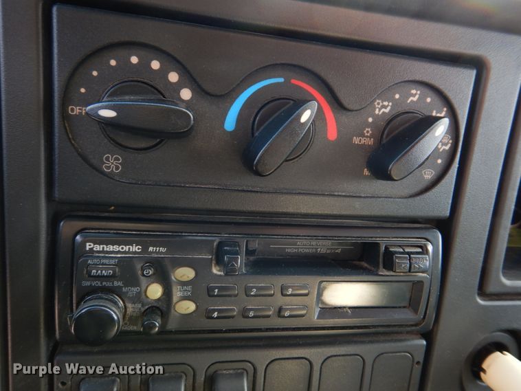 image for item IM9664 2004 International 7600  dump truck